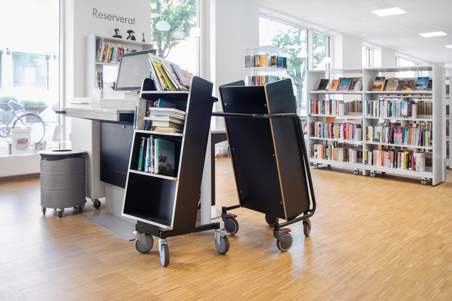 Halland Book Trolley - Plus Design